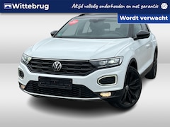 Volkswagen T-Roc - 1.5 TSI 150PK Sport / Digitale Cockpit Pro / Panoramadak / Zwenkbare Trekhaak / Black Styl