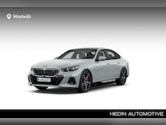 BMW i5 - eDrive40 M Sport Edition 84 kWh Glazen panorama | Trekhaak | Comfort Pack