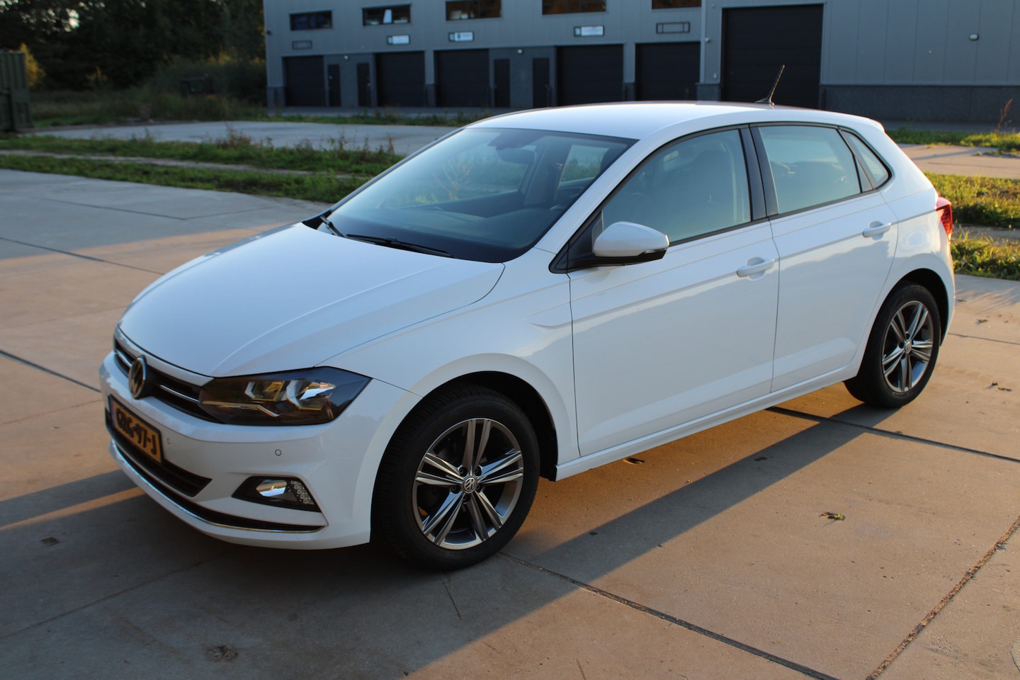 Volkswagen Polo - 1.0 TSI Highline Navi/sensoren/climate - AutoWereld.nl