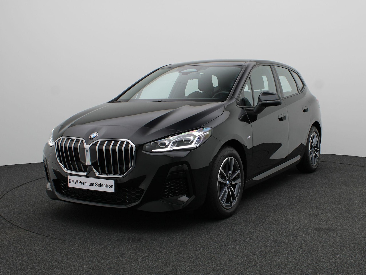 BMW 2-serie Active Tourer - 220i M Sportpakket |	Achteruitrijcamera | Parking Assistant | Elektrisch verwarmde voorsto - AutoWereld.nl