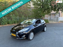Ford Fiesta - 1.6 Ghia NETTE AUTO RIJDT EN SCHAKELT GOED