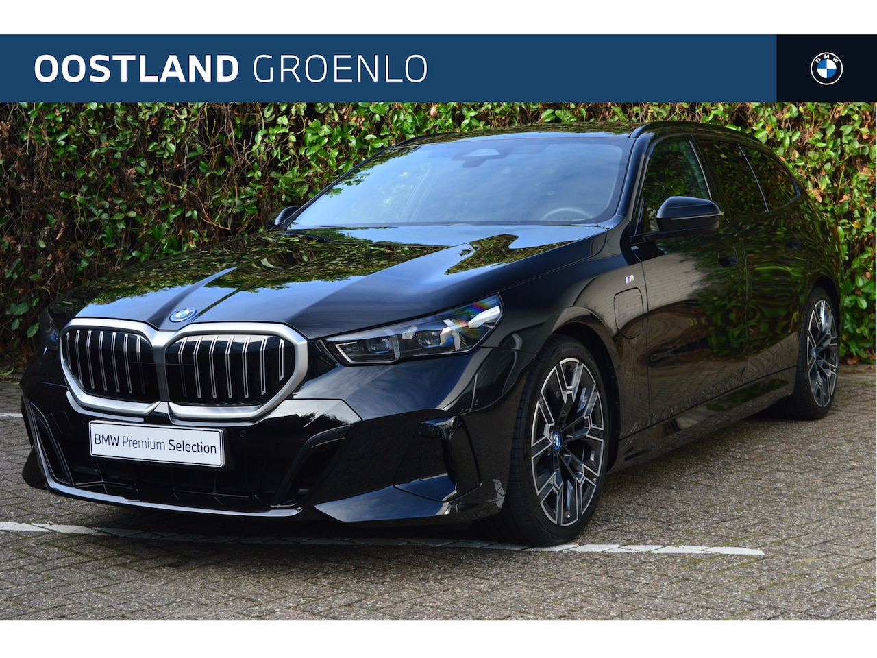 BMW 5-serie Touring - 530e M Sport Automaat / Achteruitrijcamera / Adaptieve LED / Parking Assistant / M Sporton - AutoWereld.nl