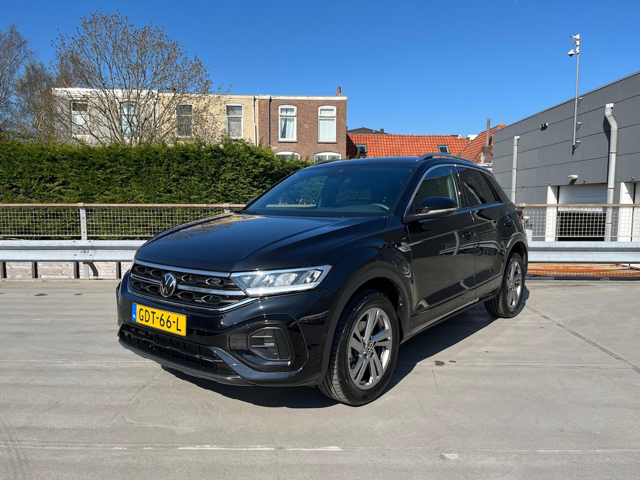 Volkswagen T-Roc - 1.5 150PK DSG TSI R-Line | ACC | Multimedia pakket | Achteruitrijcamera | Interieur comple - AutoWereld.nl
