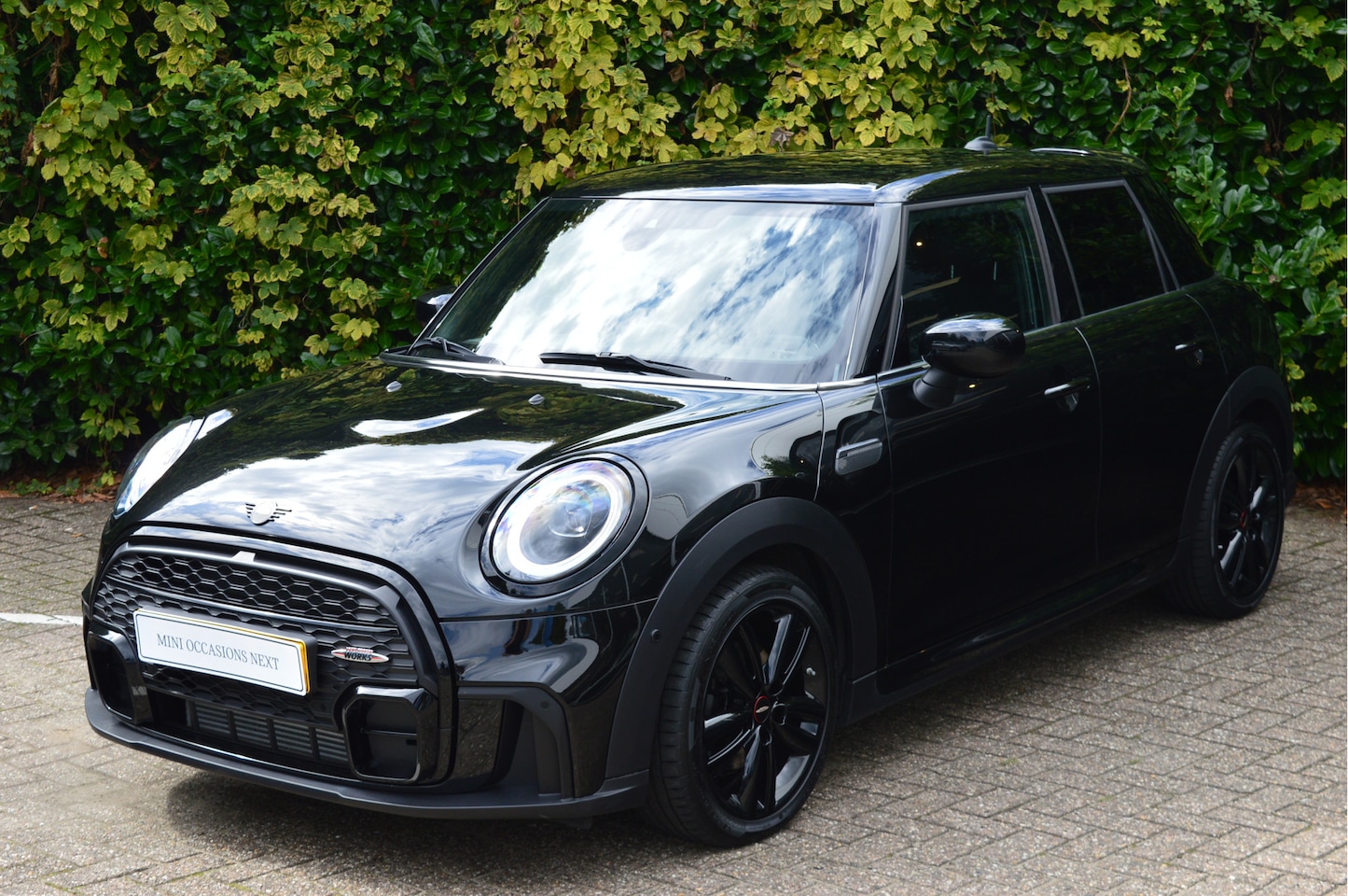 MINI John Cooper Works - Hatchback Cooper Automaat / Sportstoelen / Achteruitrijcamera / LED / Adaptief onderstel / - AutoWereld.nl