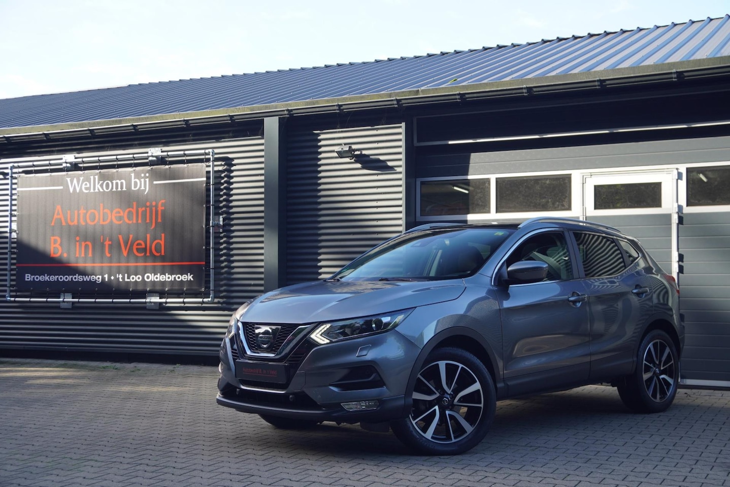 Nissan Qashqai - 1.2 N-Connecta PANO CAMERA NAVI PDC LED KEURIGE AUTO - AutoWereld.nl