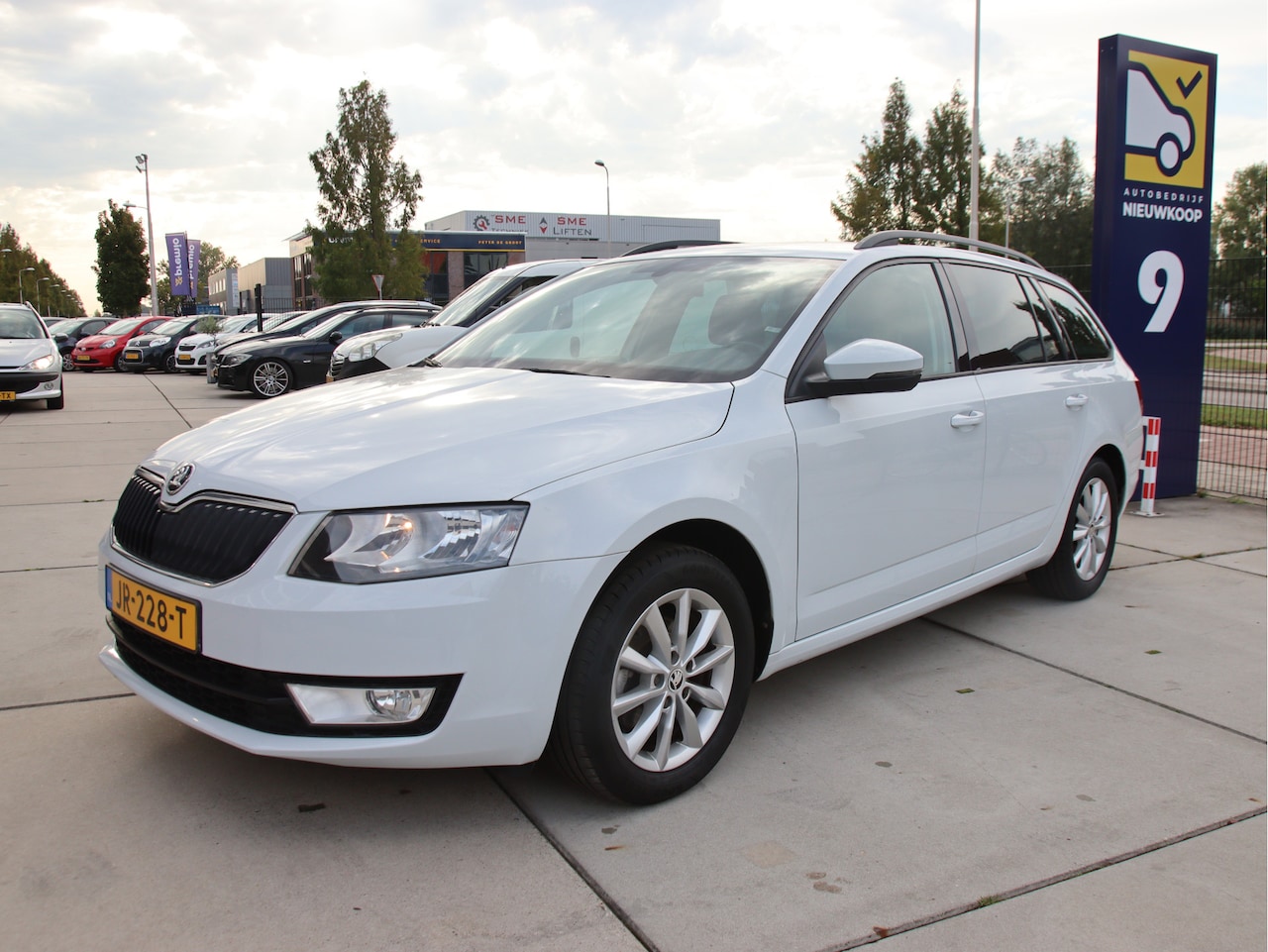 Skoda Octavia Combi - 1.2 TSI DSG Ambition Businessline Licht zicht, Navi, 2e eig, NL auto, Automaat Aanbieding! - AutoWereld.nl