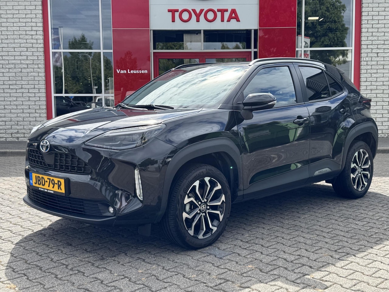 Toyota Yaris Cross - 1.5 HYBRID STYLE PANODAK EL-ACHTERKLEP HEAD-UP KEYLESS STOEL/STUURVERW NAVI - AutoWereld.nl