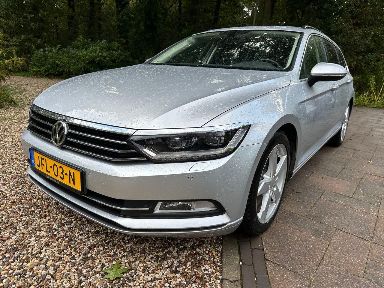 Volkswagen Passat Variant - 1.5 TSI Comfortline LED koplampen 18" lichtmetaal ACC DSG Camera - AutoWereld.nl