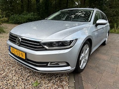 Volkswagen Passat Variant - 1.5 TSI Comfortline LED koplampen 18" lichtmetaal ACC DSG Camera
