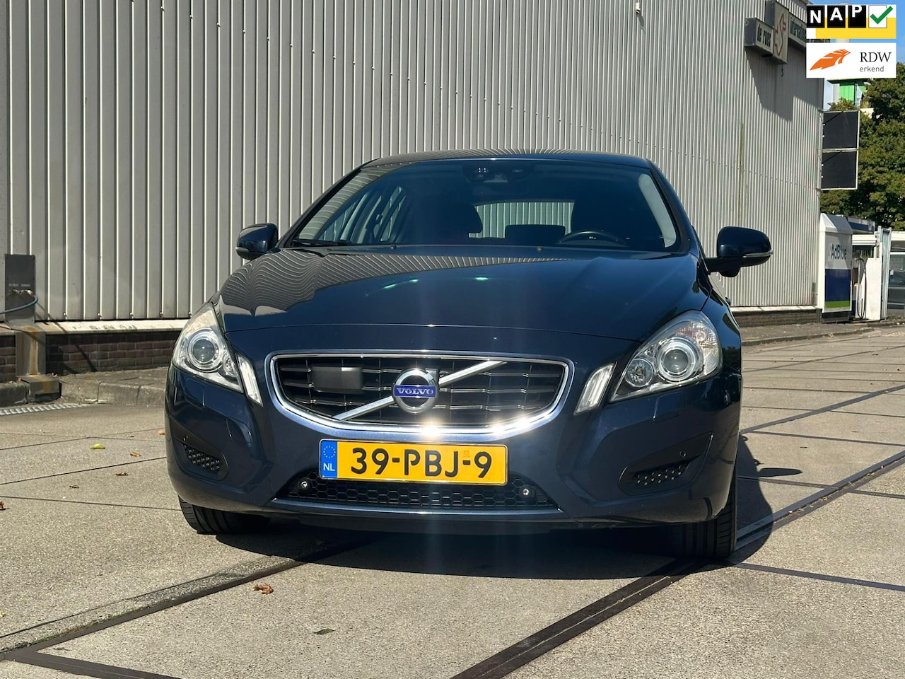 Volvo V60 - 2.0T Momentum Automaat Navi/Bliss/PDC 203PK - AutoWereld.nl