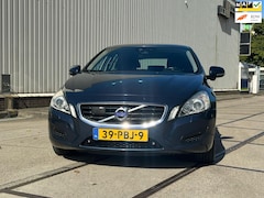 Volvo V60 - 2.0T Momentum Automaat Navi/Bliss/PDC 203PK