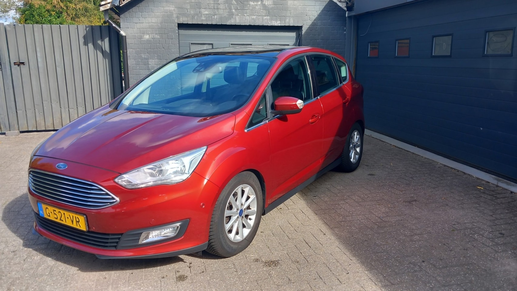 Ford C-Max - 1.0 Trend.Navi,Parking system,Panoramadak,Cruise control,Lederen bekleding,Airco,Stuur ver - AutoWereld.nl