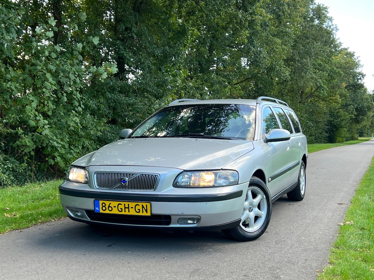 Volvo V70 - 2.4 Comfort Line | LPG + Cruise + Airco - AutoWereld.nl