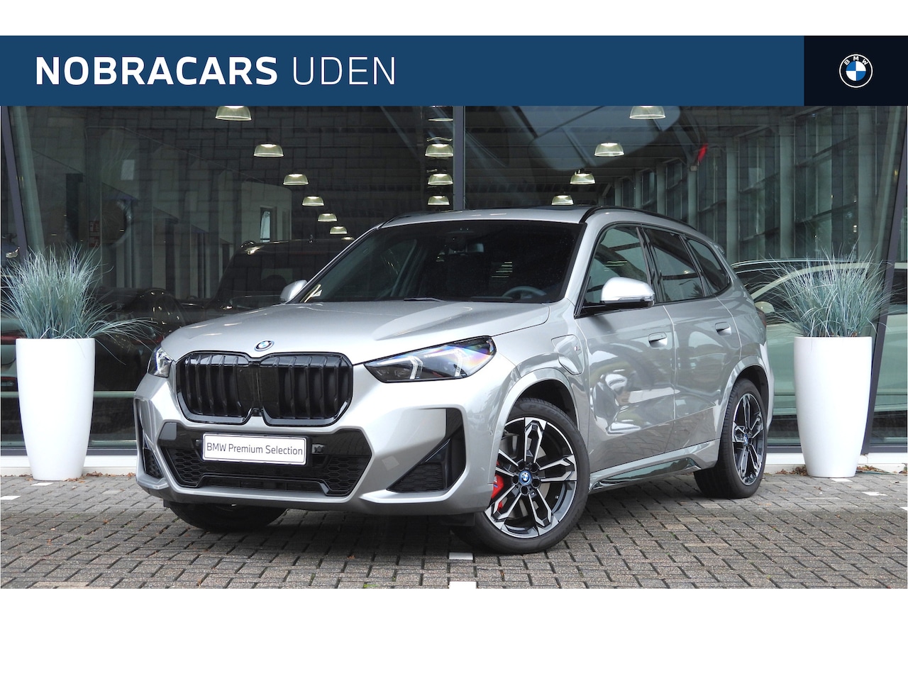 BMW X1 - xDrive25e High Executive M Sport Automaat / Panoramadak / Sportstoelen / M Adaptief onders - AutoWereld.nl