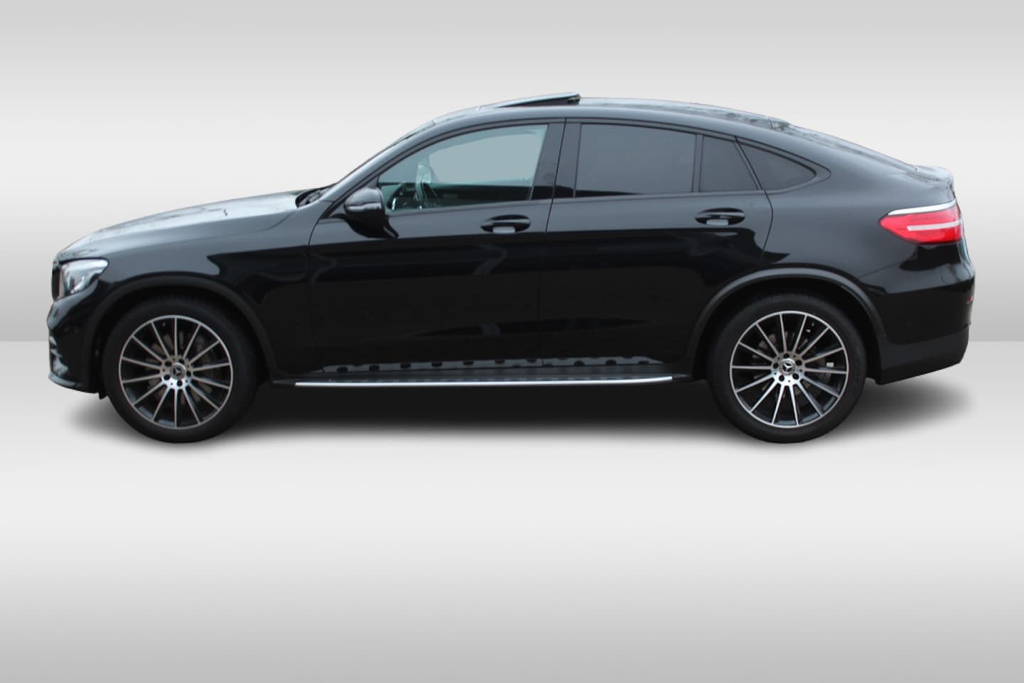 Mercedes-Benz GLC-klasse Coupé - 350e 4MATIC Business Solution AMG / Camera / Leder / 19'' / Navigatie / Stoelverwarming / - AutoWereld.nl