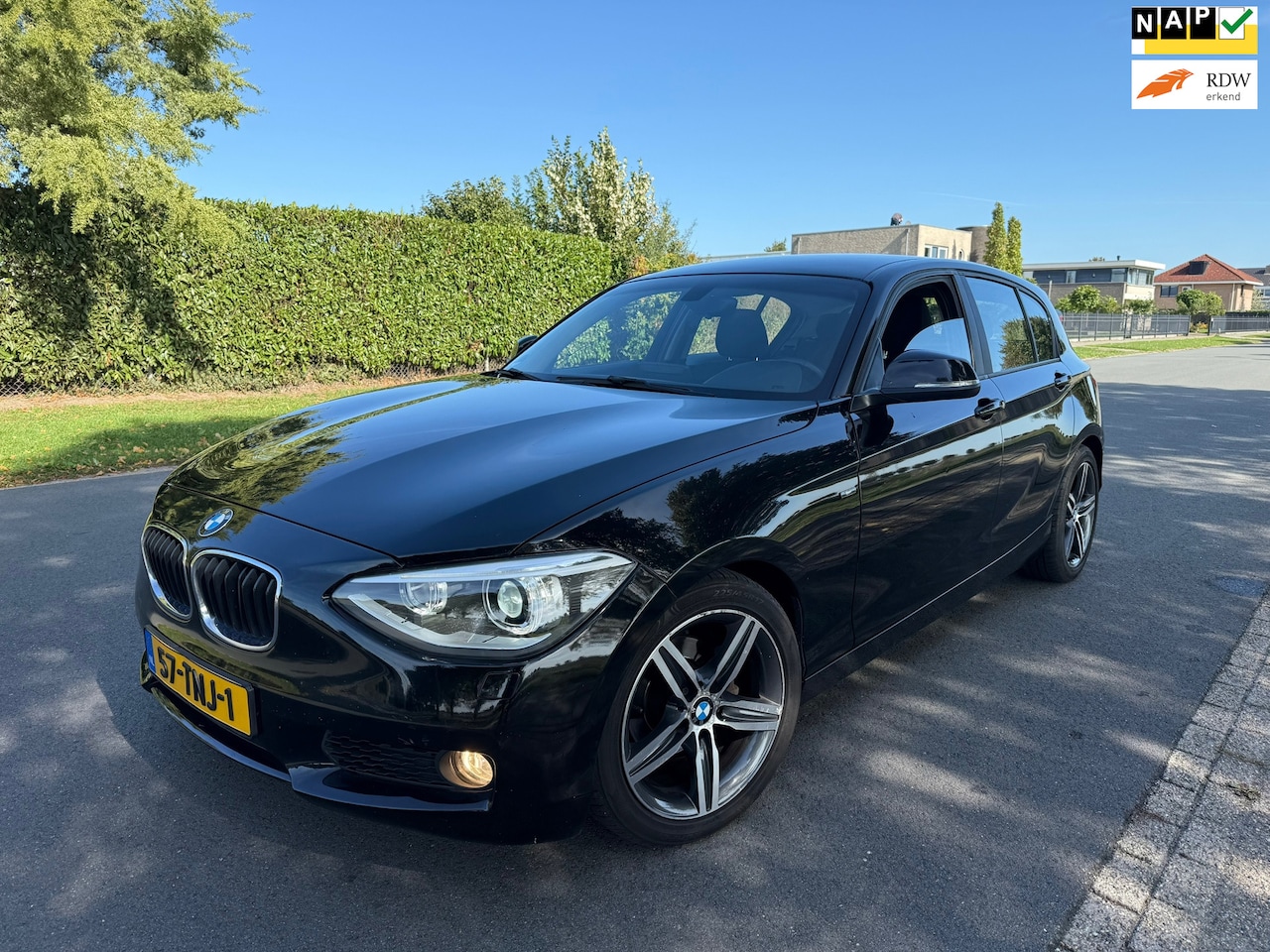 BMW 1-serie - 116i Business+ NAVI/CLIMA/NAP/APK - AutoWereld.nl