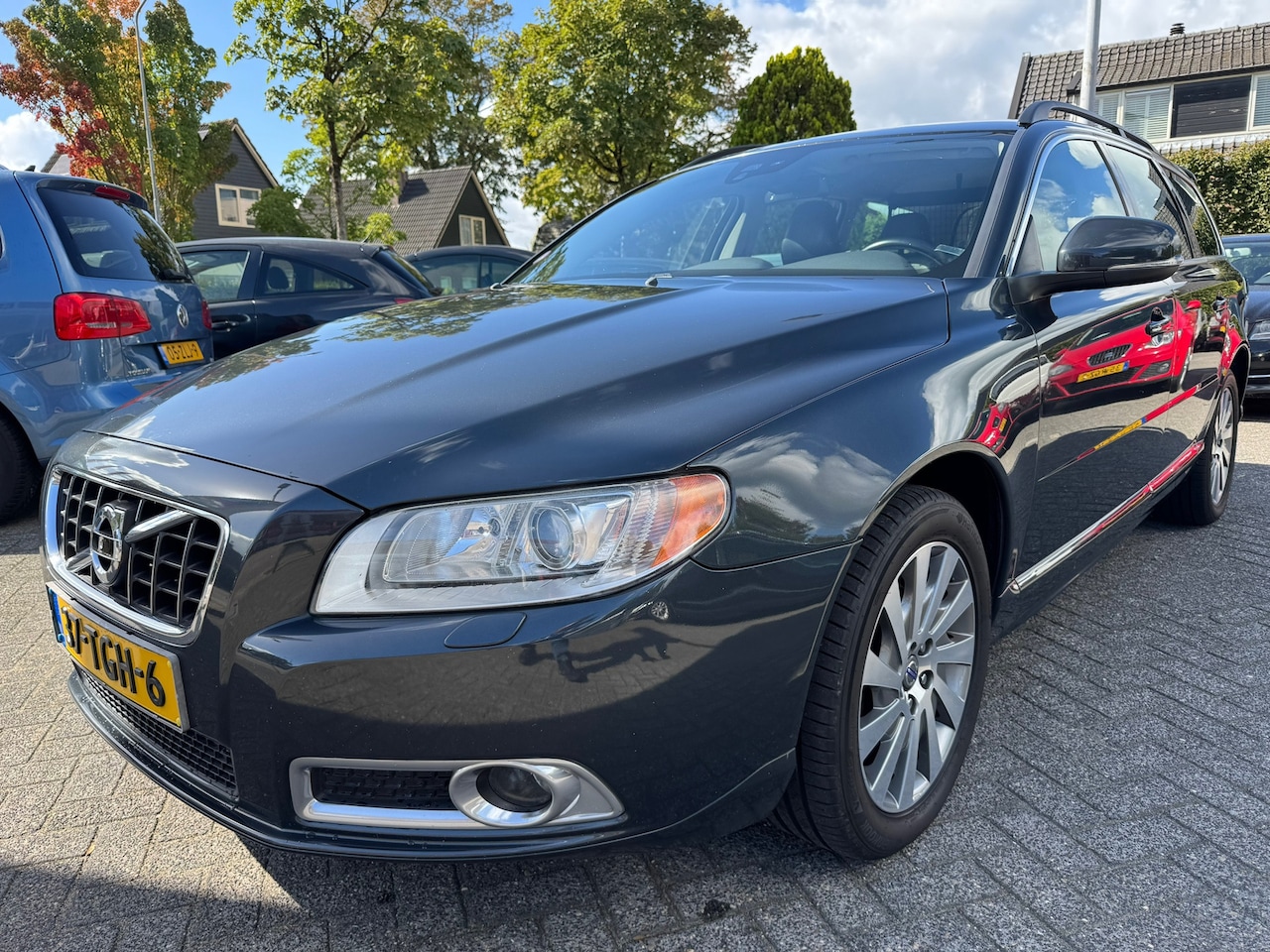 Volvo V70 - 1.6 T4 Limited Edition 1.6 T4 Limited Edition 180pk,Automaat,Dealer onderhouden - AutoWereld.nl