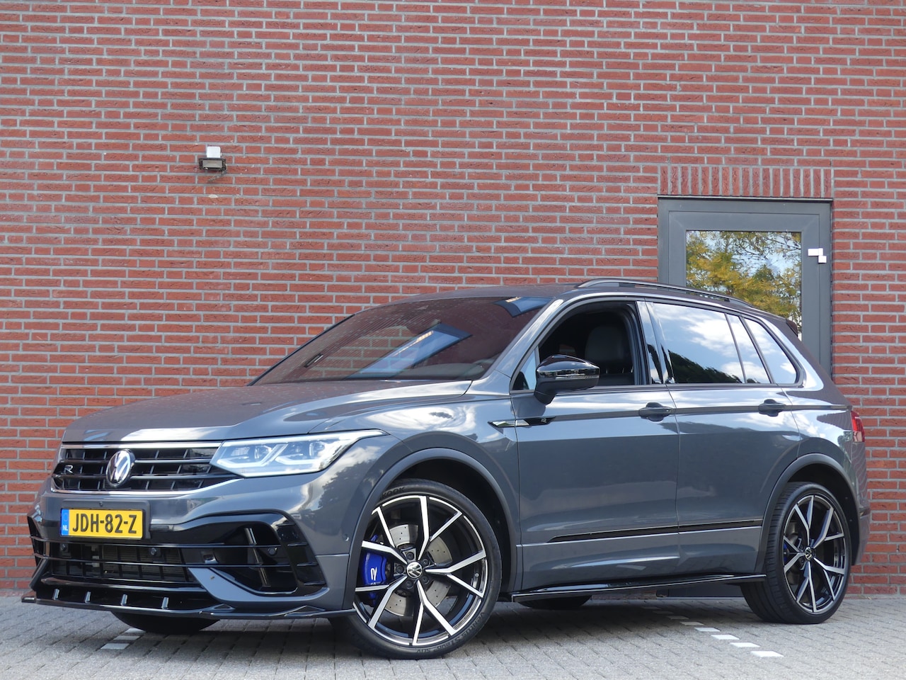 Volkswagen Tiguan - 2.0 TSI R 75 Edition 4Motion / Akrapovic - AutoWereld.nl