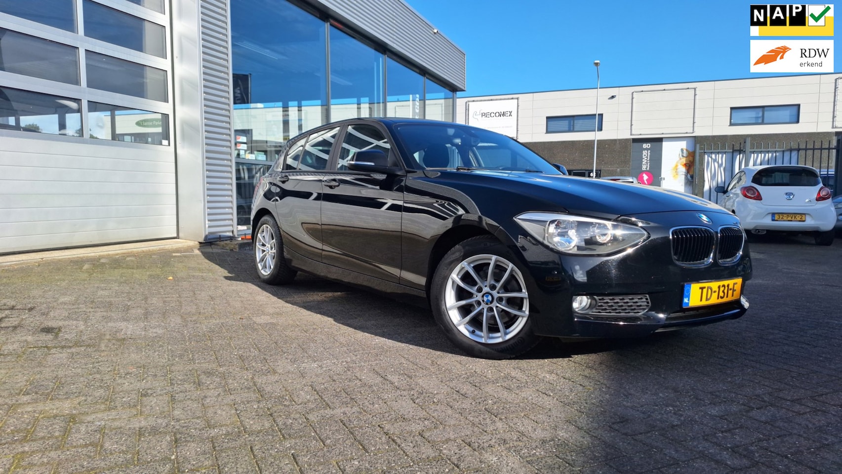 BMW 1-serie - 116i Business/Automaat*Pdc*Cruise*Navigatie*Trekhaak/ - AutoWereld.nl
