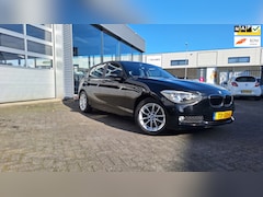 BMW 1-serie - 116i Business/Automaat*Pdc*Cruise*Navigatie*Trekhaak/