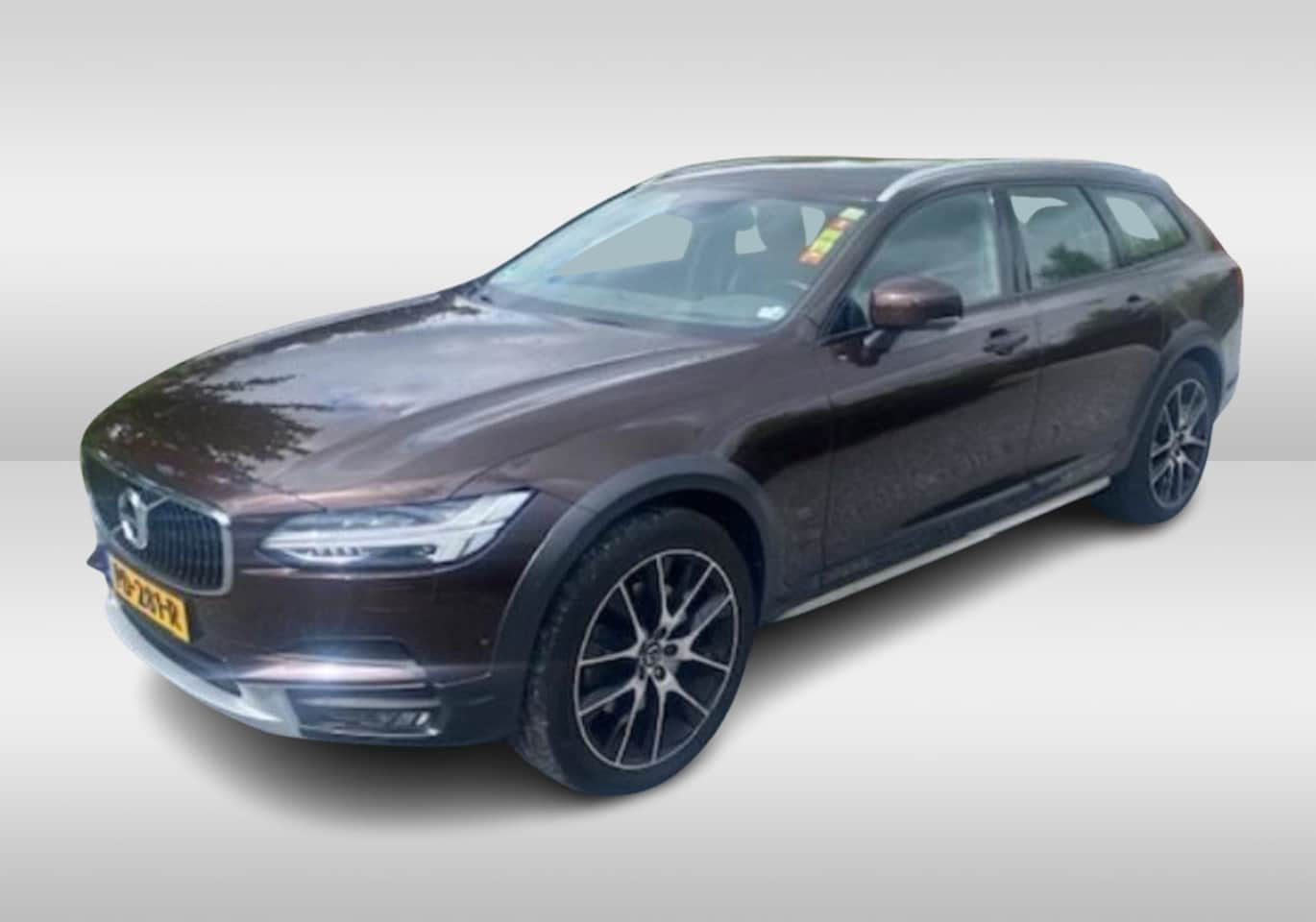Volvo V90 Cross Country - 2.0 D5 Pro / Trekhaak / Panoramadak / Camera / Head-up / Bowers en Wilkens / Luchtvering / - AutoWereld.nl