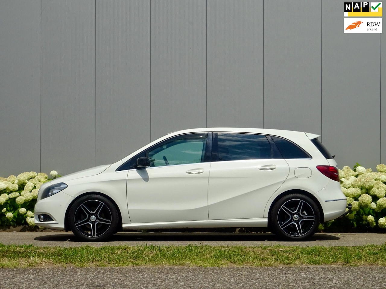 Mercedes-Benz B-klasse - 180 AMG Prestige // Scherm-Groot / apple car play - AutoWereld.nl