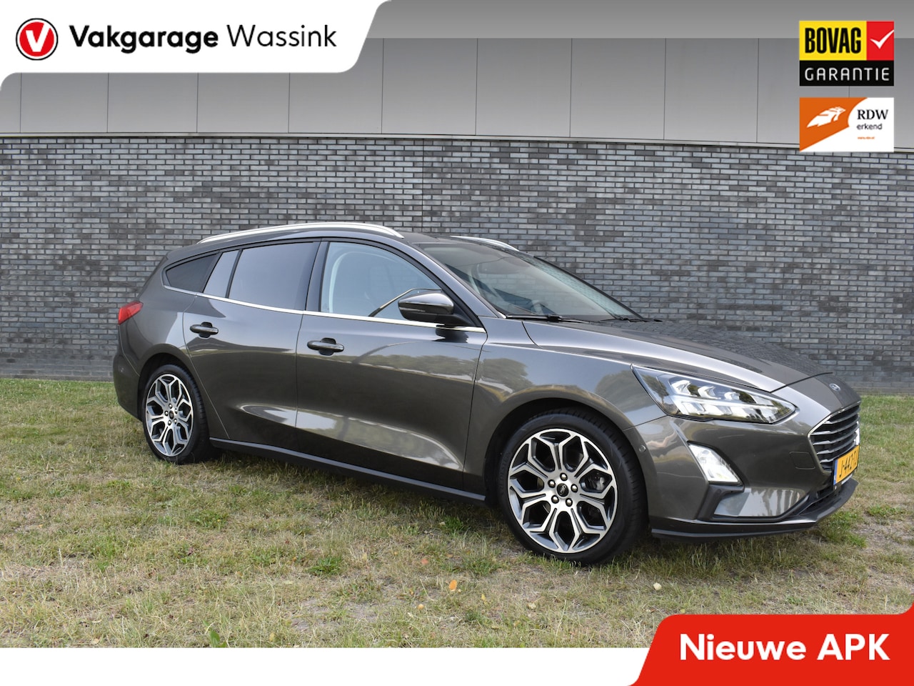 Ford Focus Wagon - 1.0 EcoBoost Titanium Business Automaat Trekhaak Navigatie stuur/voorruit verwarming - AutoWereld.nl