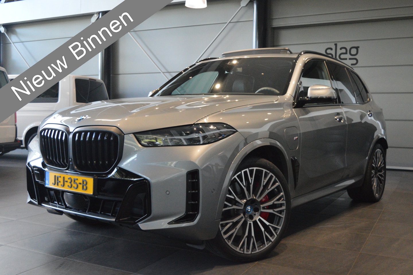 BMW X5 - xDrive50e M-Sport pano head up Harman Kardon 22 inch !! - AutoWereld.nl