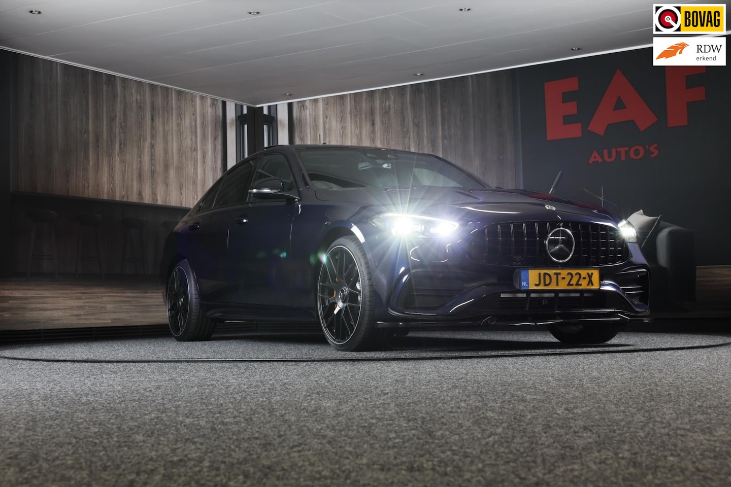 Mercedes-Benz C-klasse - 300 e AMG 63 Look / Massage / Head Up / 360 Camera / Acc / Elek Stoelen / Leder / Open Pan - AutoWereld.nl