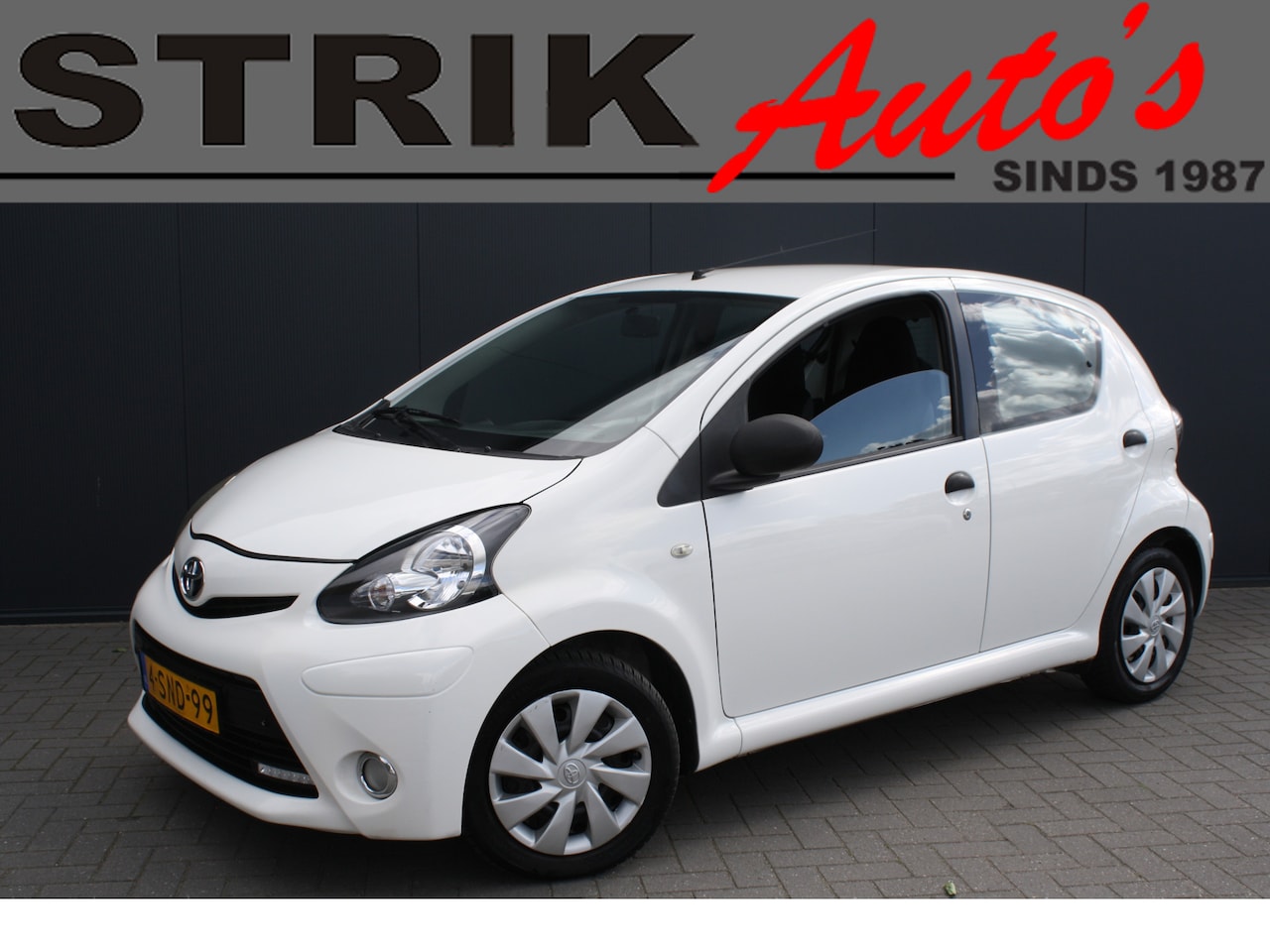 Toyota Aygo - 1.0 VVT-i Now - AIRCO - NAVIGATIE - APK 11-26 - PDC - 5-DEURS - AutoWereld.nl