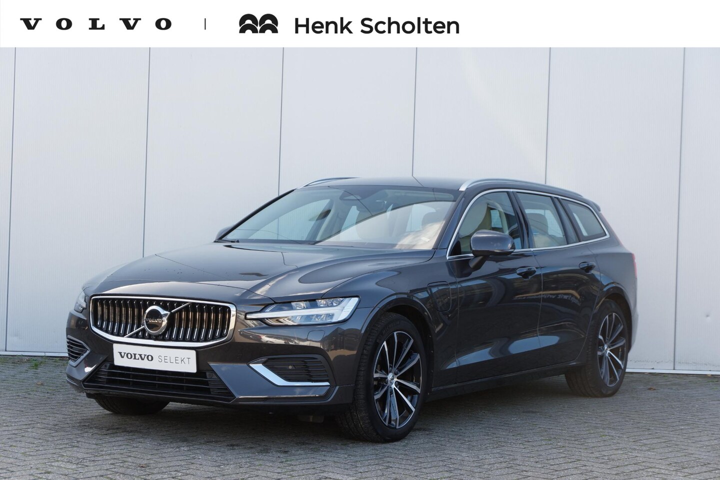 Volvo V60 - T6 Automaat AWD Plus Bright | Park Assist | Verwarmbaar Stuurwiel | Stoelen voor/achter ve - AutoWereld.nl