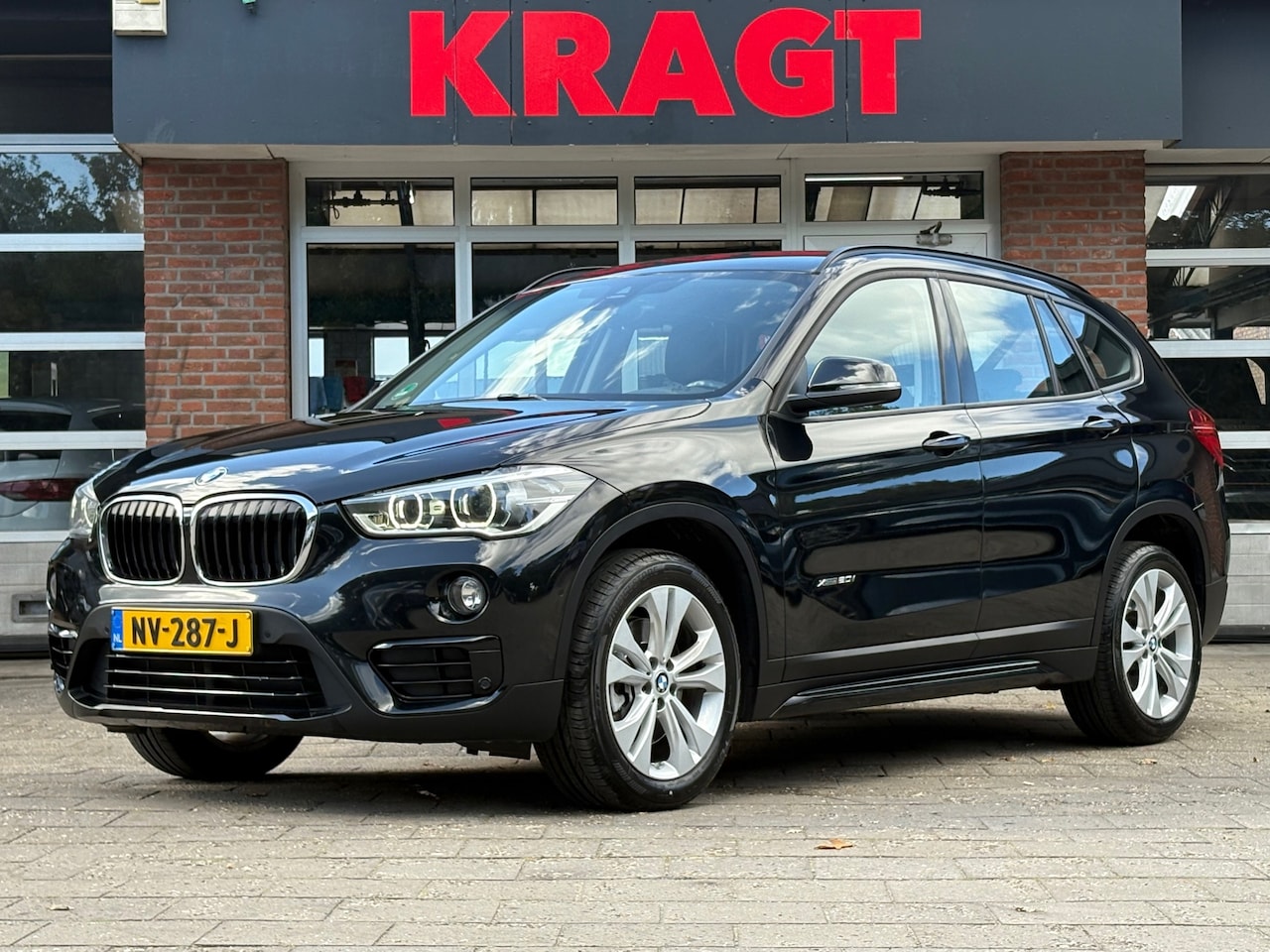 BMW X1 - Executive XDrive20i 192 pk AUTOMAAT - LED - navi - electr. klep - AutoWereld.nl