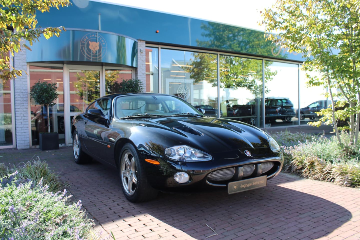 Jaguar XKR - 4.0 V8 Coupé 4.0 V8 Coupé - AutoWereld.nl