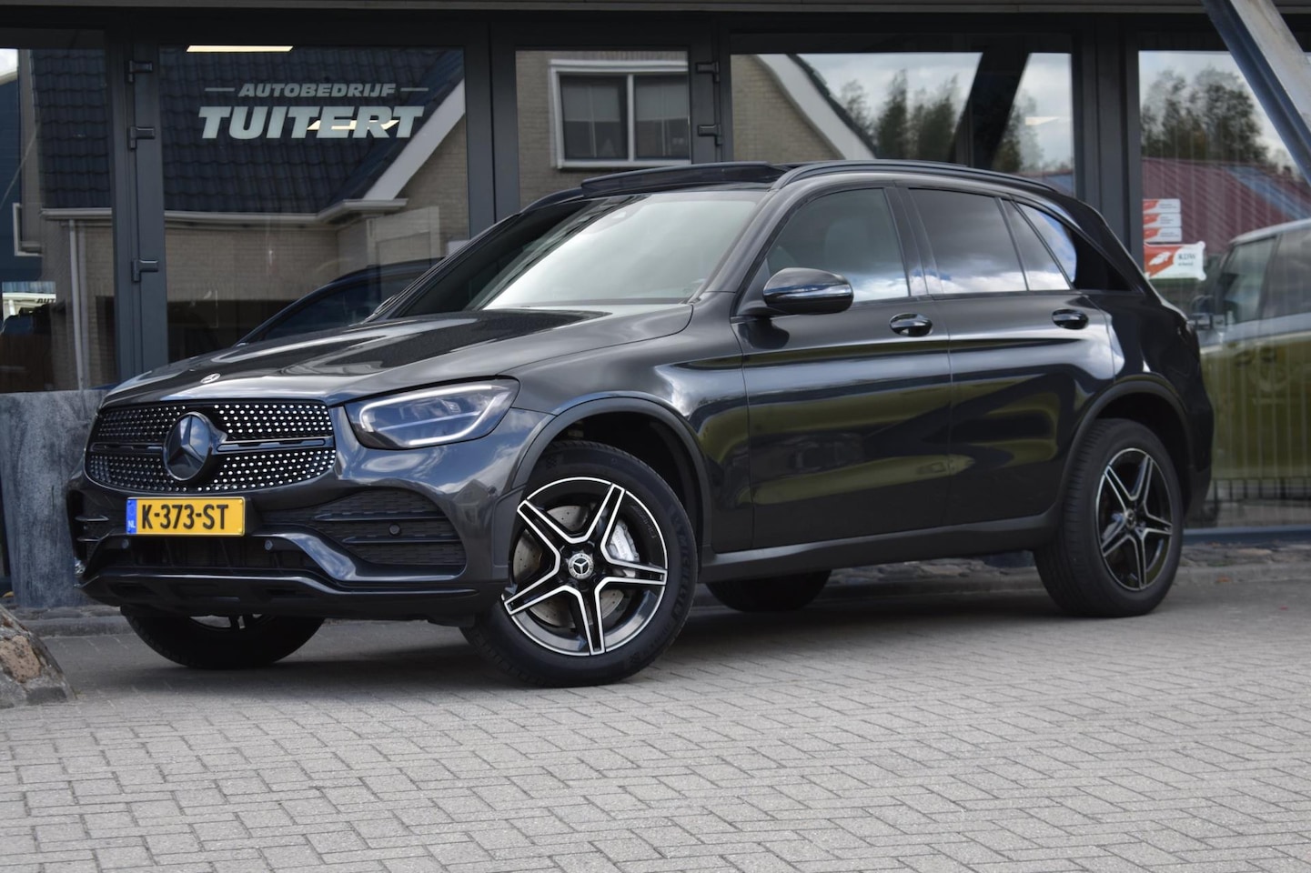 Mercedes-Benz GLC-klasse - 300e 4MATIC AMG | NIGHT | PANORAMADAK | CAMERA | NAP | DEALER ONDERHOUDEN - AutoWereld.nl