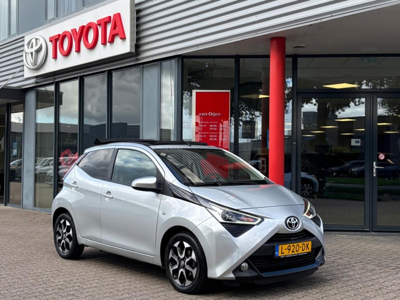 Toyota Aygo - 1.0 VVT-i x-joy Open Vouwdak / Cabrio | Nav by APP | Clima | A. - AutoWereld.nl