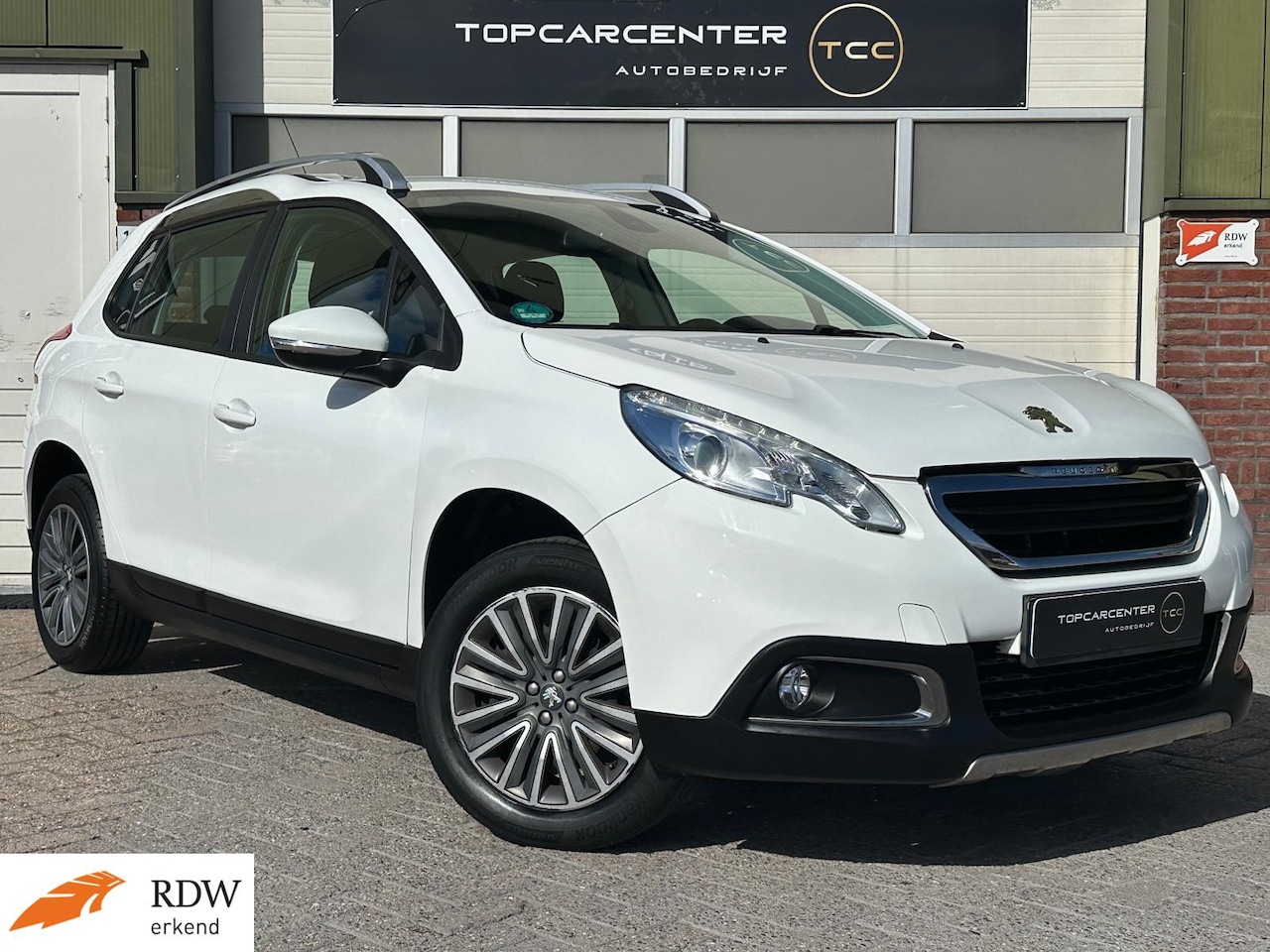 Peugeot 2008 - 1.2 PureTech Urban Cross/TREKH/STOELV/PAKR/SAPK - AutoWereld.nl