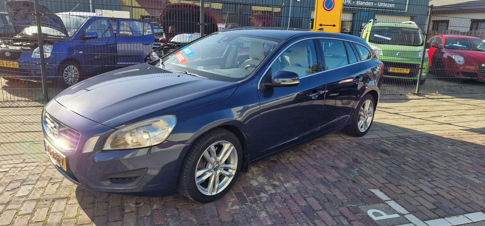 Volvo V60 - 2.4 D5 Momentum