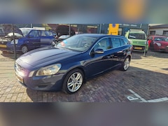Volvo V60 - 2.4 D5 Momentum
