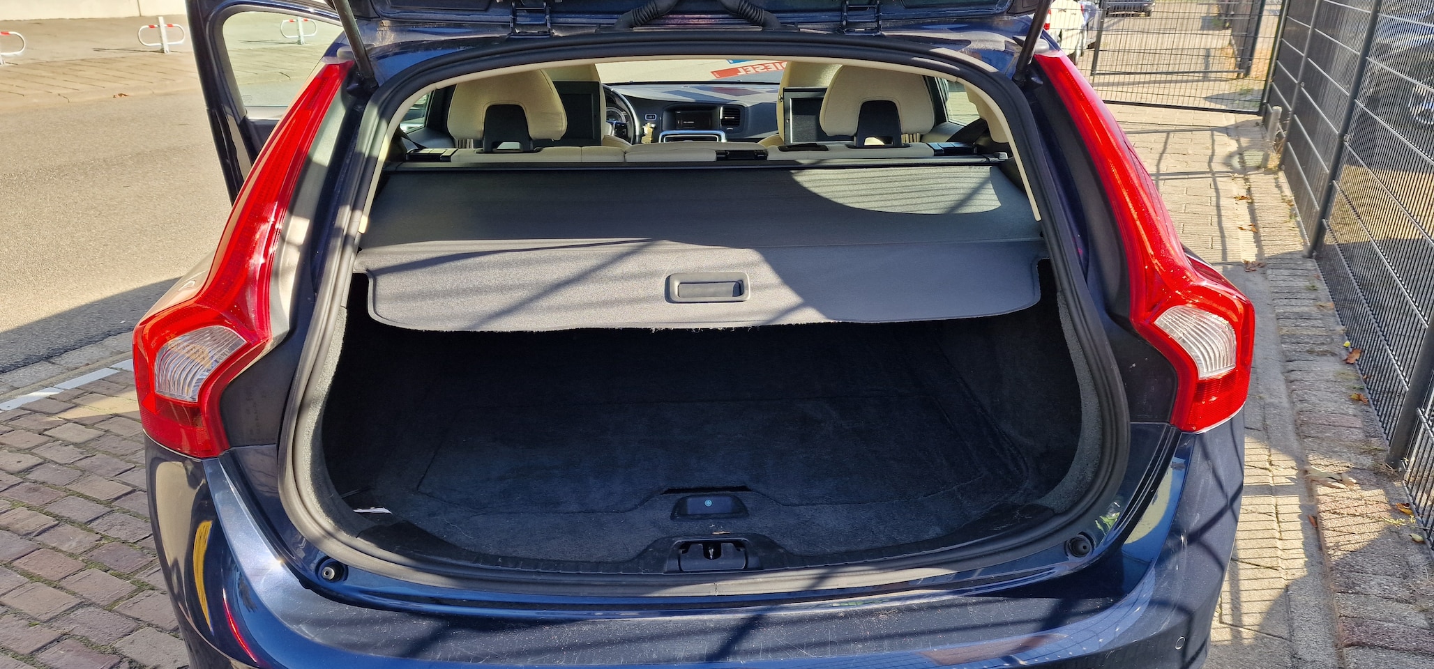 Volvo V60 - 2.4 D5 Momentum