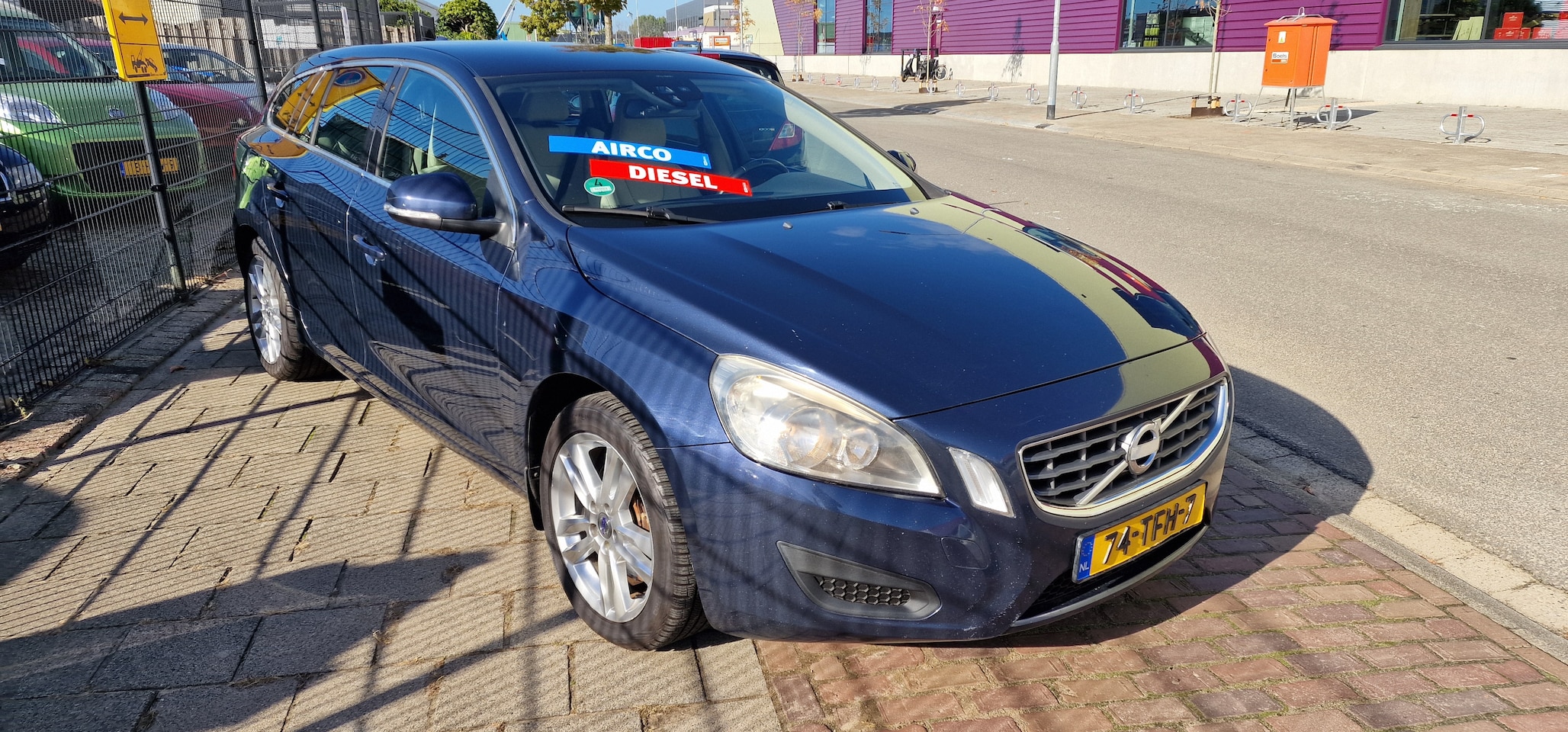 Volvo V60 - 2.4 D5 Momentum