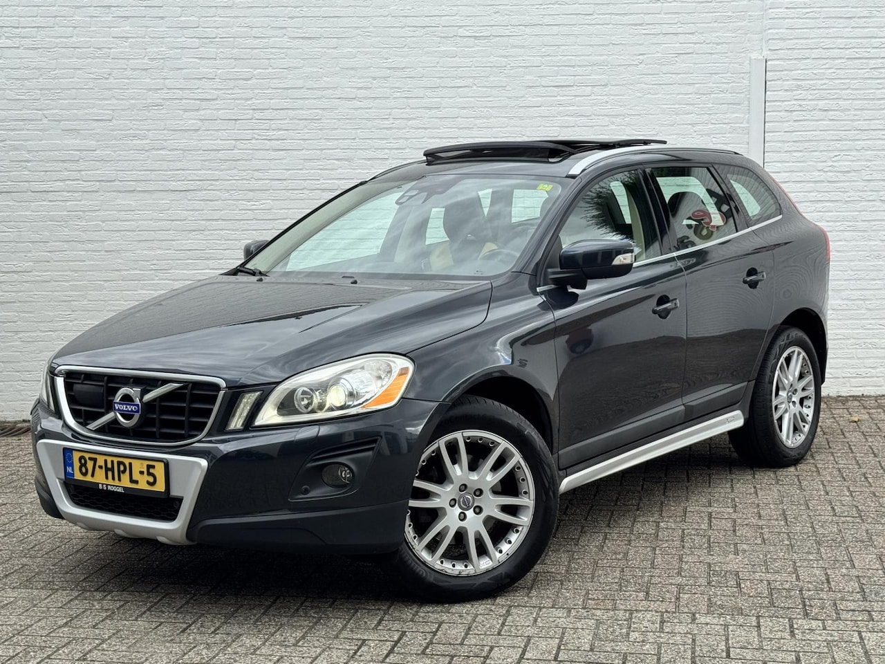 Volvo XC60 - 3.0 T6 AWD Summum Pano dak Trekhaak Goed onderhouden Leder - AutoWereld.nl