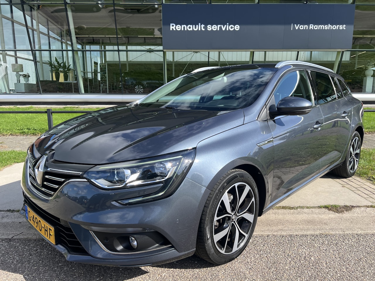 Renault Mégane Estate - 1.3 140PK TCe Bose / Automaat / Trekhaak / Camera / Applecarplay - Androidauto / - AutoWereld.nl