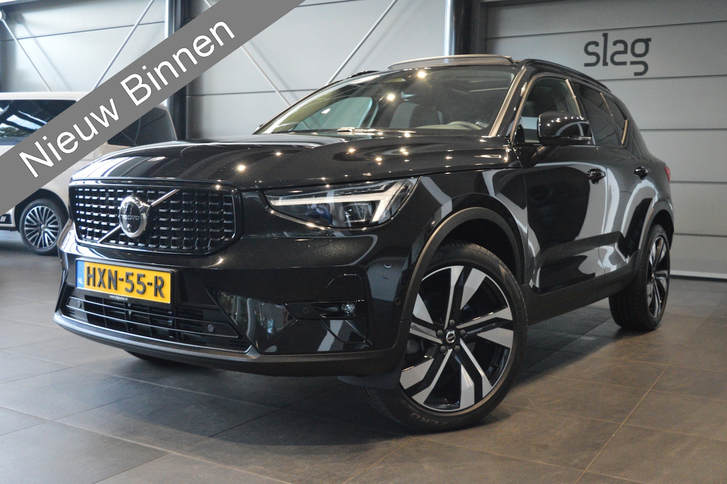 Volvo XC40 - 2.0 B3 Plus Dark leer keyless pano harman kardon 20 inch !! - AutoWereld.nl