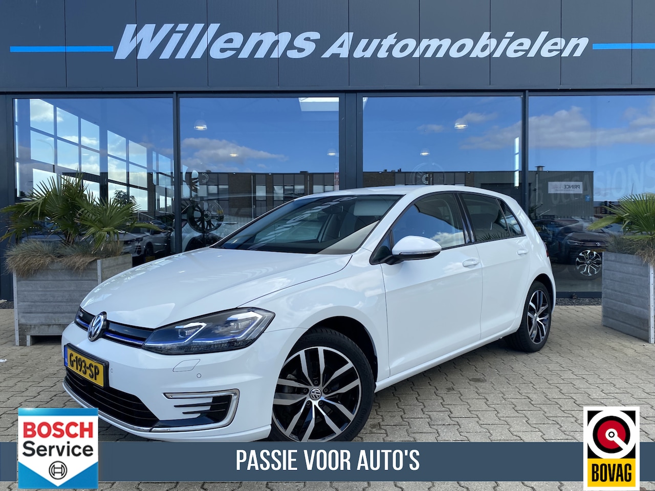 Volkswagen e-Golf - e-Golf SOH 90% App-Connect, Adaptieve Cruise & Warmtepomp - AutoWereld.nl