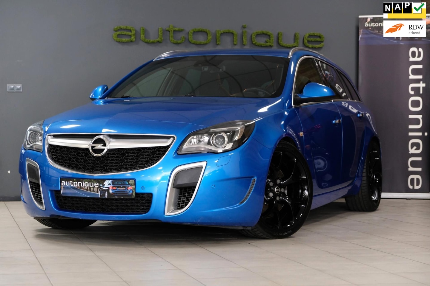 Opel Insignia Sports Tourer - 2.8 T OPC 4x4 *Recaro Interieur* Navi/Camera |325pk| OPC BLUE - AutoWereld.nl