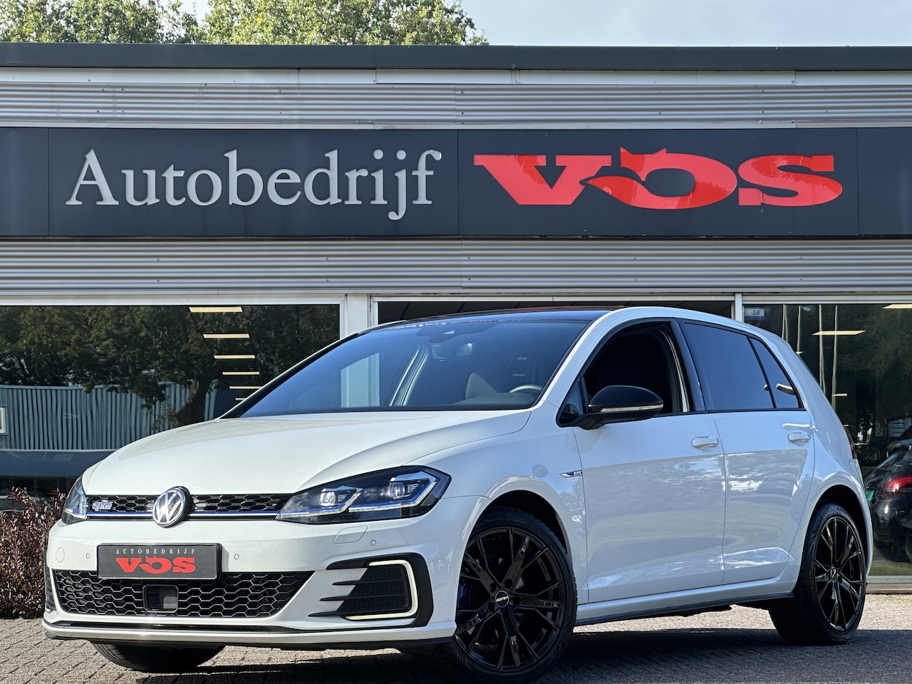 Volkswagen Golf - 1.4 TSI PHEV GTE | 204 pk | Facelift | Trekhaak | ACC | Keyless - AutoWereld.nl