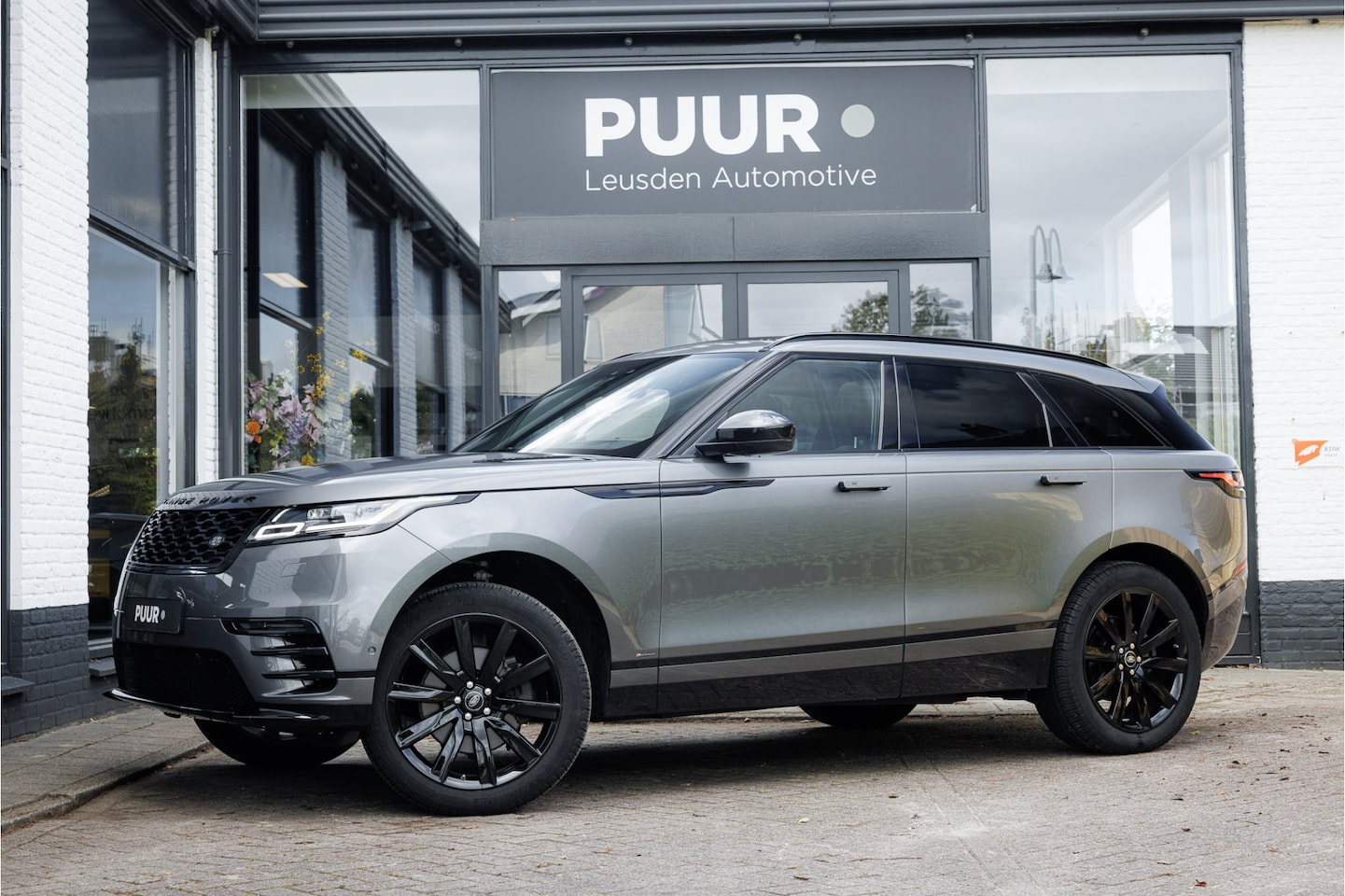 Land Rover Range Rover Velar - P300 R-Dynamic AWD SE Pano - Meridian - Camera - AutoWereld.nl