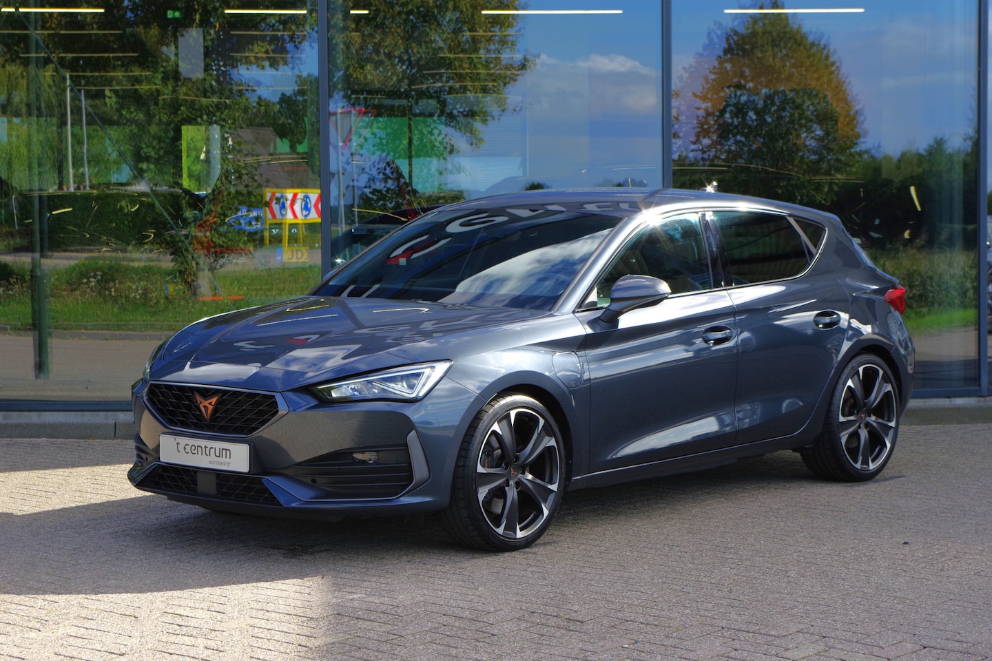 CUPRA Leon - 1.4 e-Hybrid VZ Adrenaline 245 PK PHEV, Adap. Cruise Control, Winterpakket, Carplay - AutoWereld.nl