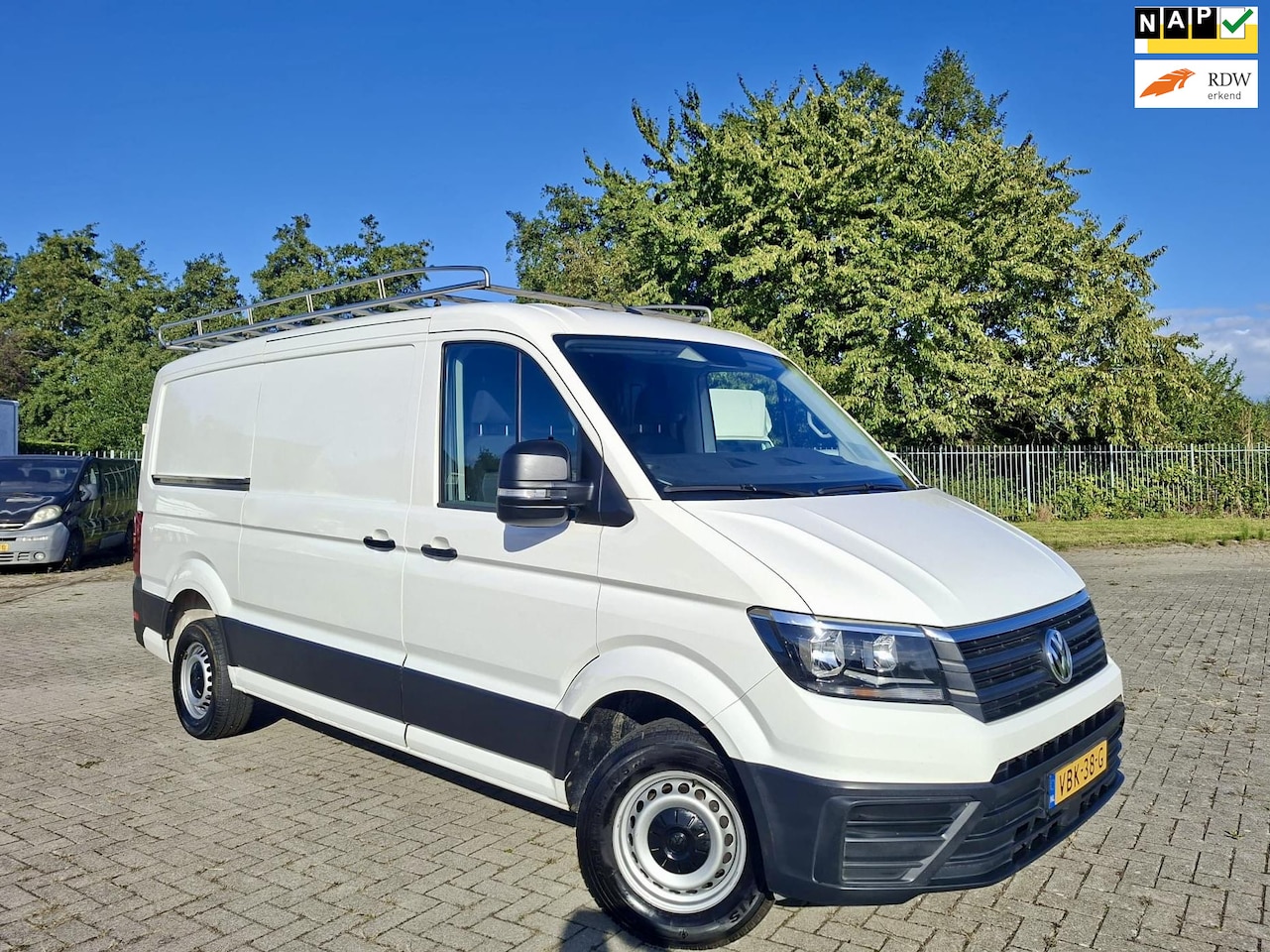 Volkswagen Crafter - 35 2.0 TDI L3H2|140pk|airco|cruise.control|dab|gb.navi|CarPlay|trekhaak - AutoWereld.nl