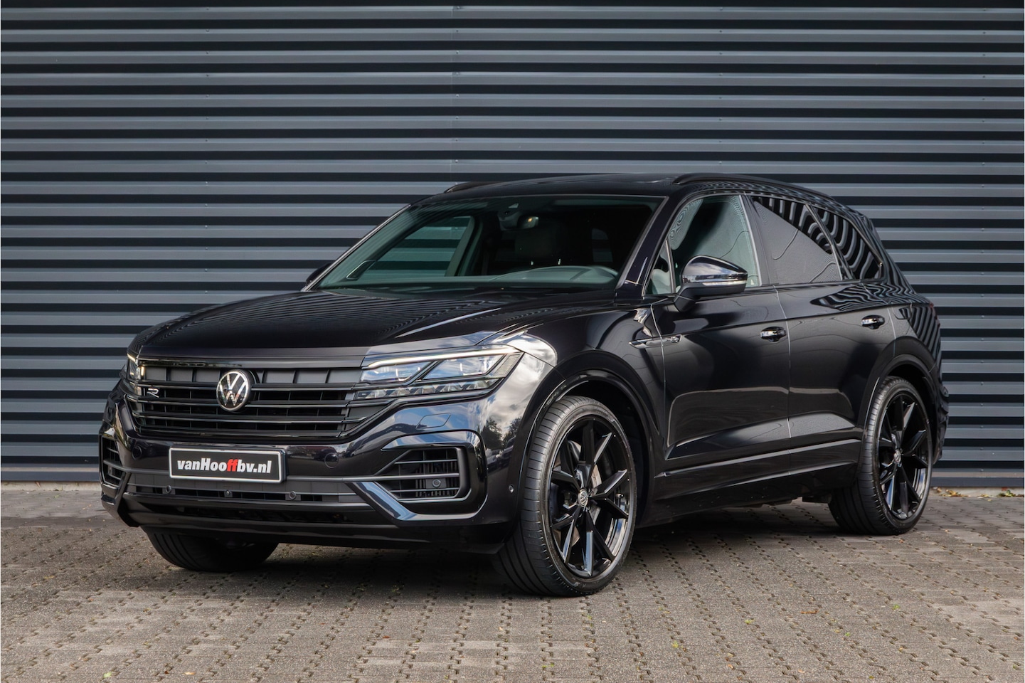 Volkswagen Touareg - 3.0 TSi 4MOTION R Black-22 inch-Trekhaak - AutoWereld.nl